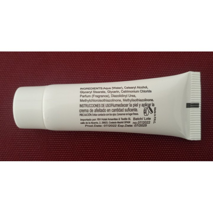 Shaving kit for hotel amenities